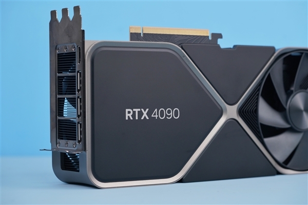 13000元的RTX4090显卡爆了，说英伟达已经出货10万芯片了。