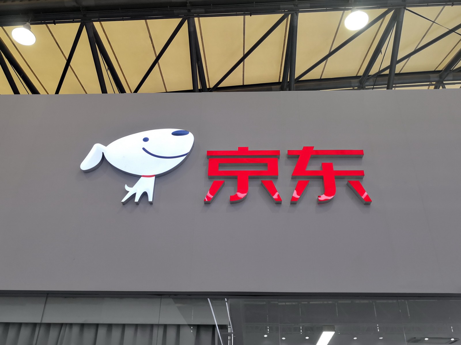 刘是的高管，他傲慢地说，低价是唯一的竞争武器。