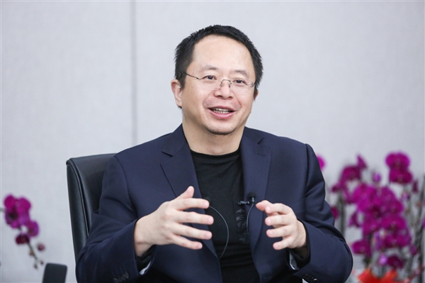 周:如果你赚了太多的钱，你应该捐给国家，留给你的孩子，这会伤害他们。
