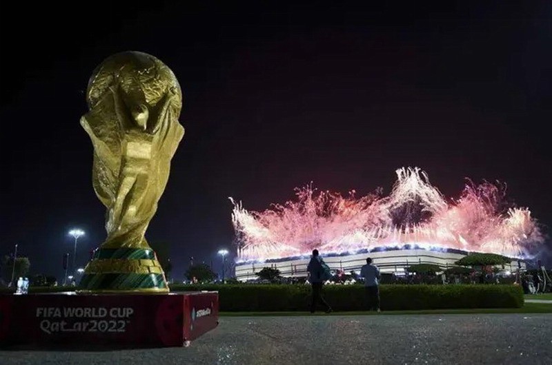 国际足联卡塔尔2022世界杯花费2200亿美元，预计直接收入只有22亿美元。