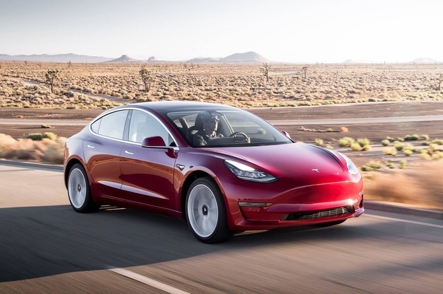 特斯拉喊话Model3中国车主:谨慎驾驶请尽快修复车辆。