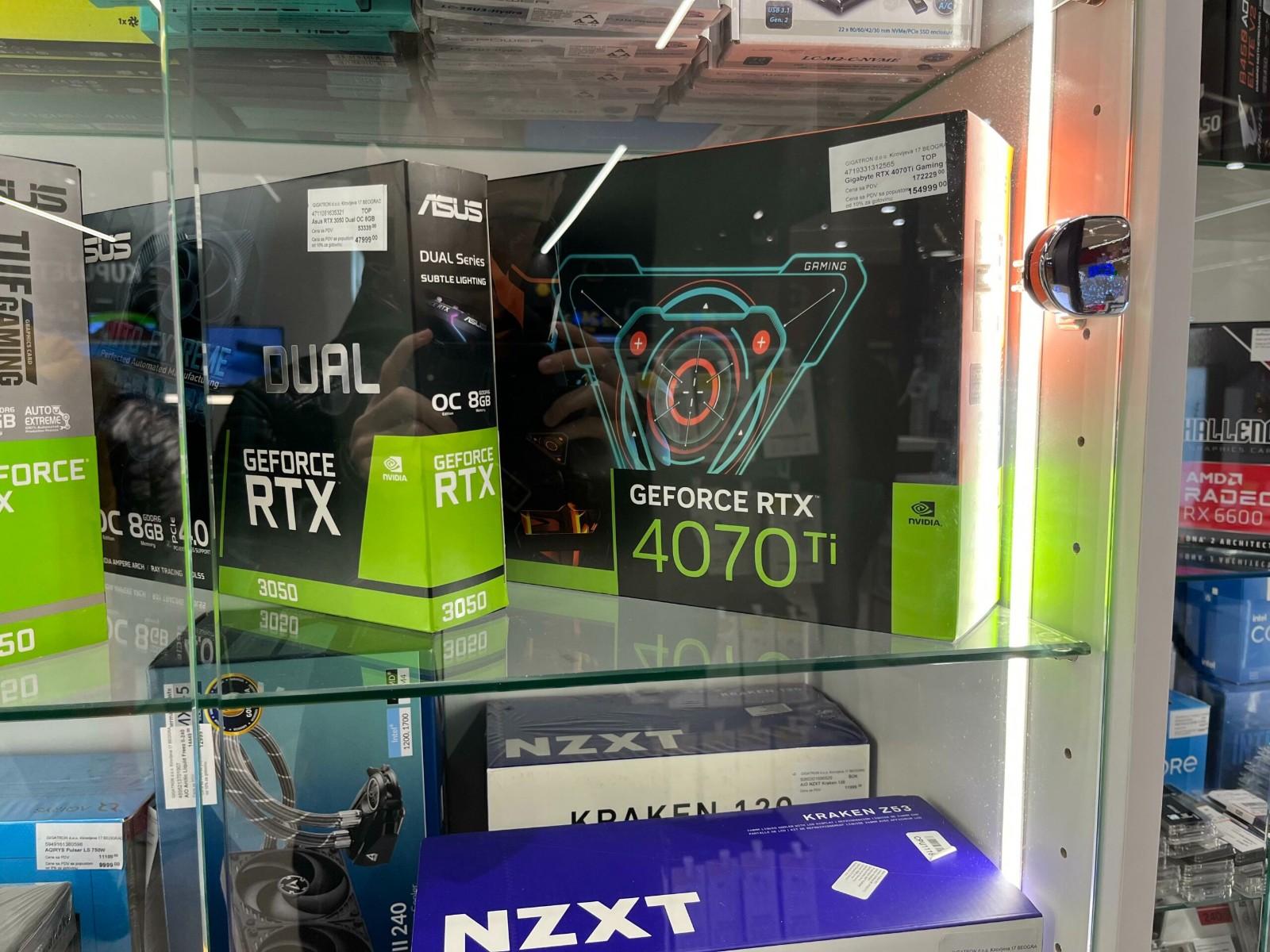 英伟达盒子RTX4070Ti从塞尔维亚偷偷跑了出去。售价感人。