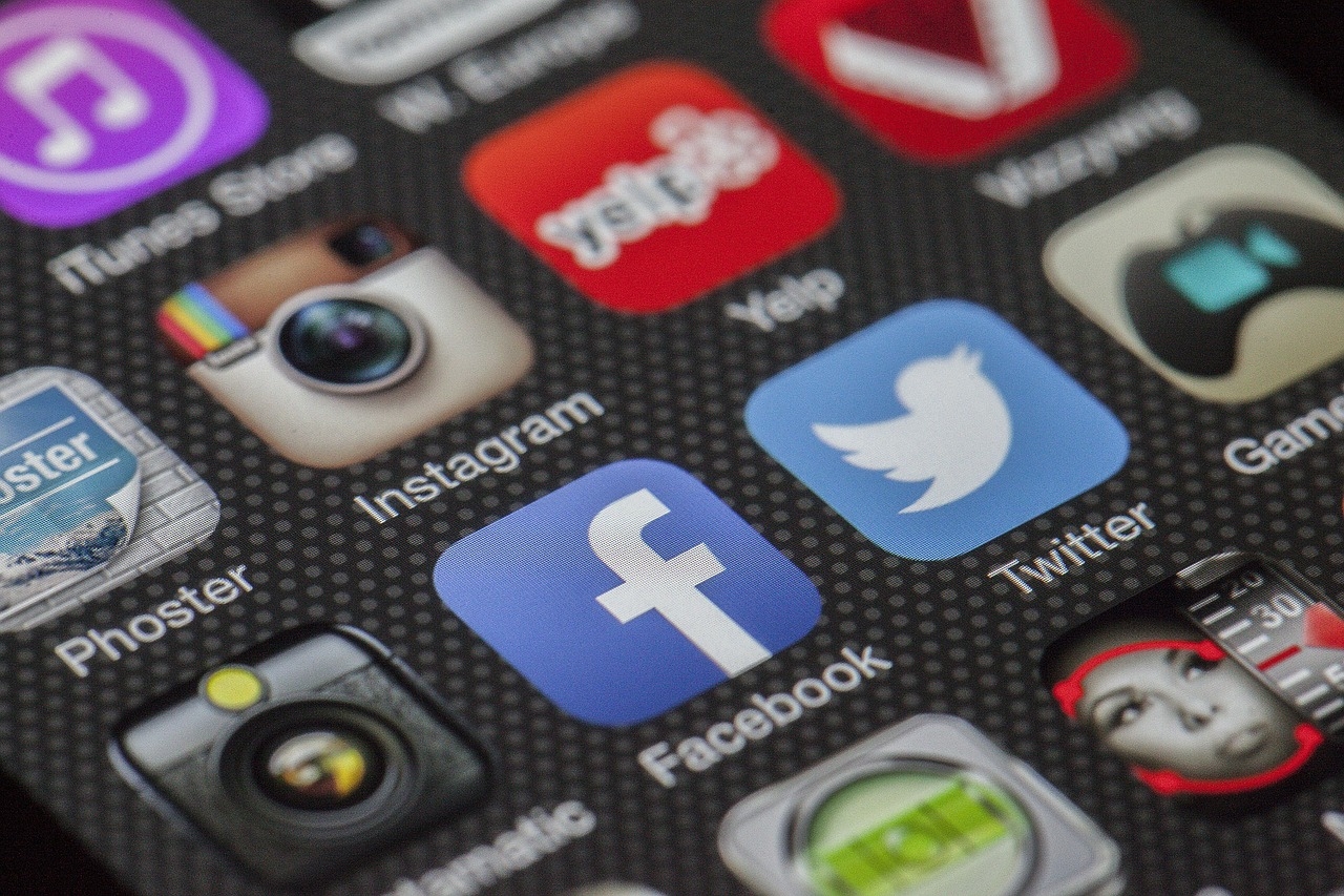 迫使用户接受广告Facebook母公司，遭到欧盟29亿的重罚。
