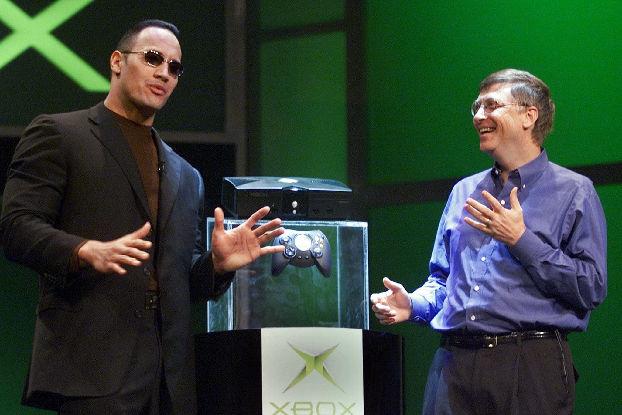 回忆杀22年前的今天约翰逊和盖茨一起发布了Xbox