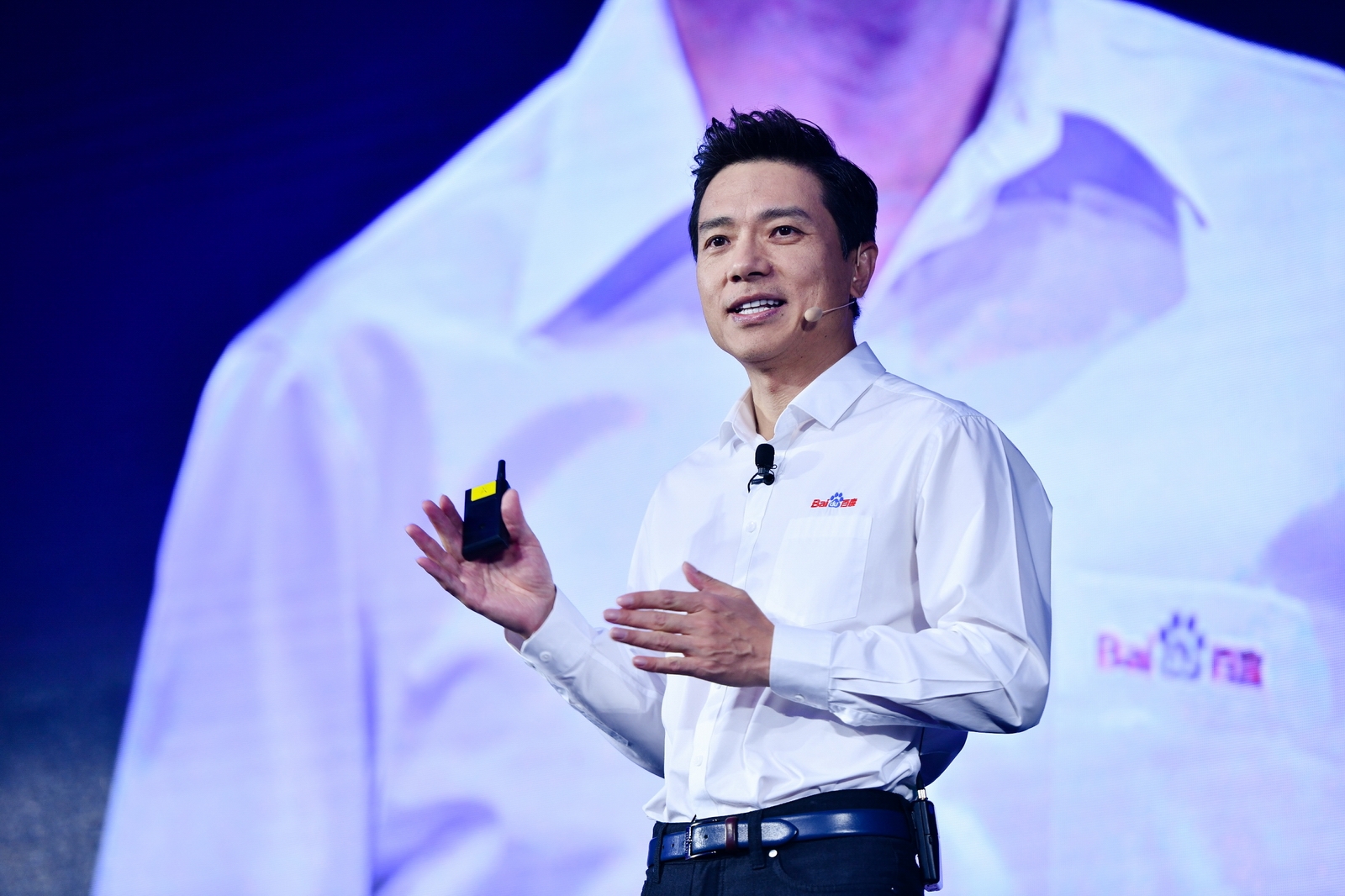 李彦宏:芯片卡的脖子很重要，但和软件卡的脖子一样重要