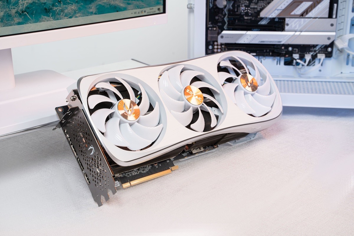 RTX4090D显卡的发货时间已经推迟到1月20日左右。
