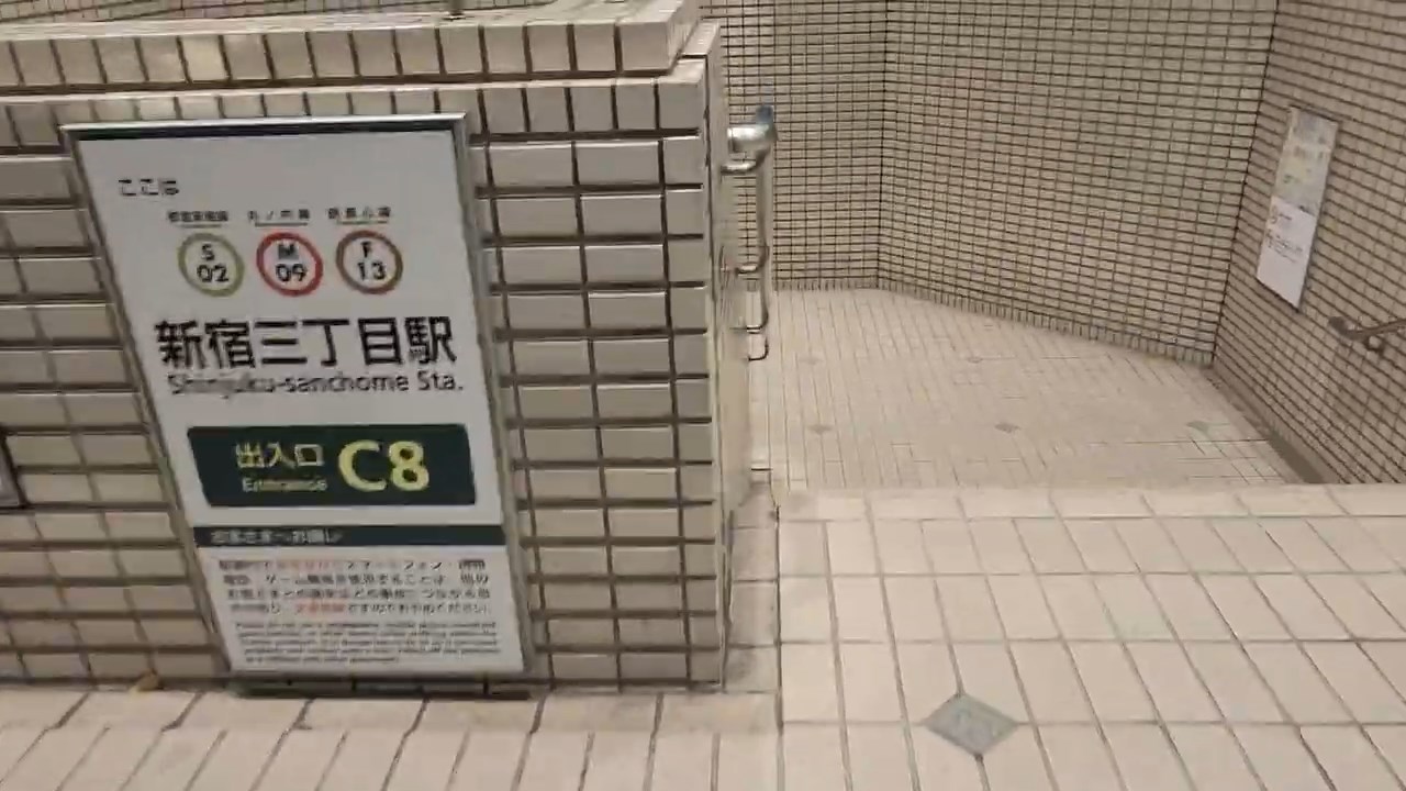 《8番出口》游戏闪耀着现实的光芒，日本无情的玩家挑战真实版的迷宫级别的新宿站。
