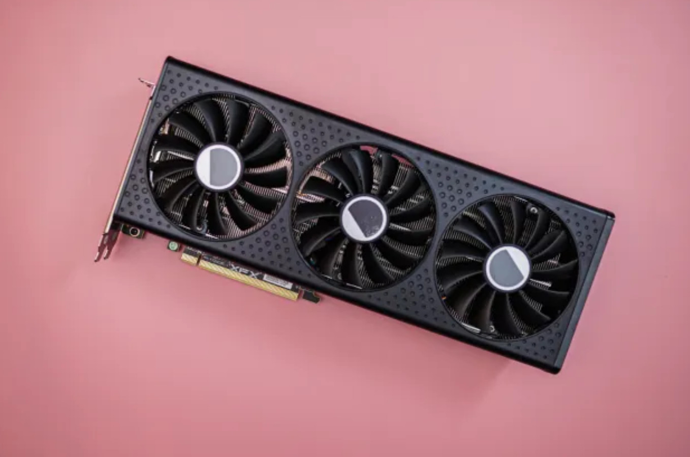 RX7600XT普遍不乐观：性能一般，但价格较贵。
