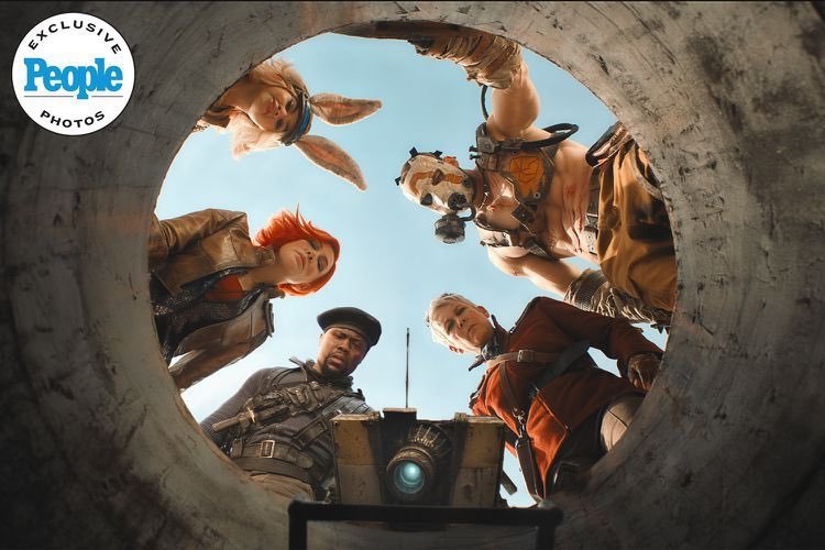 8月9日，《无主之地》真人电影剧照上映。
