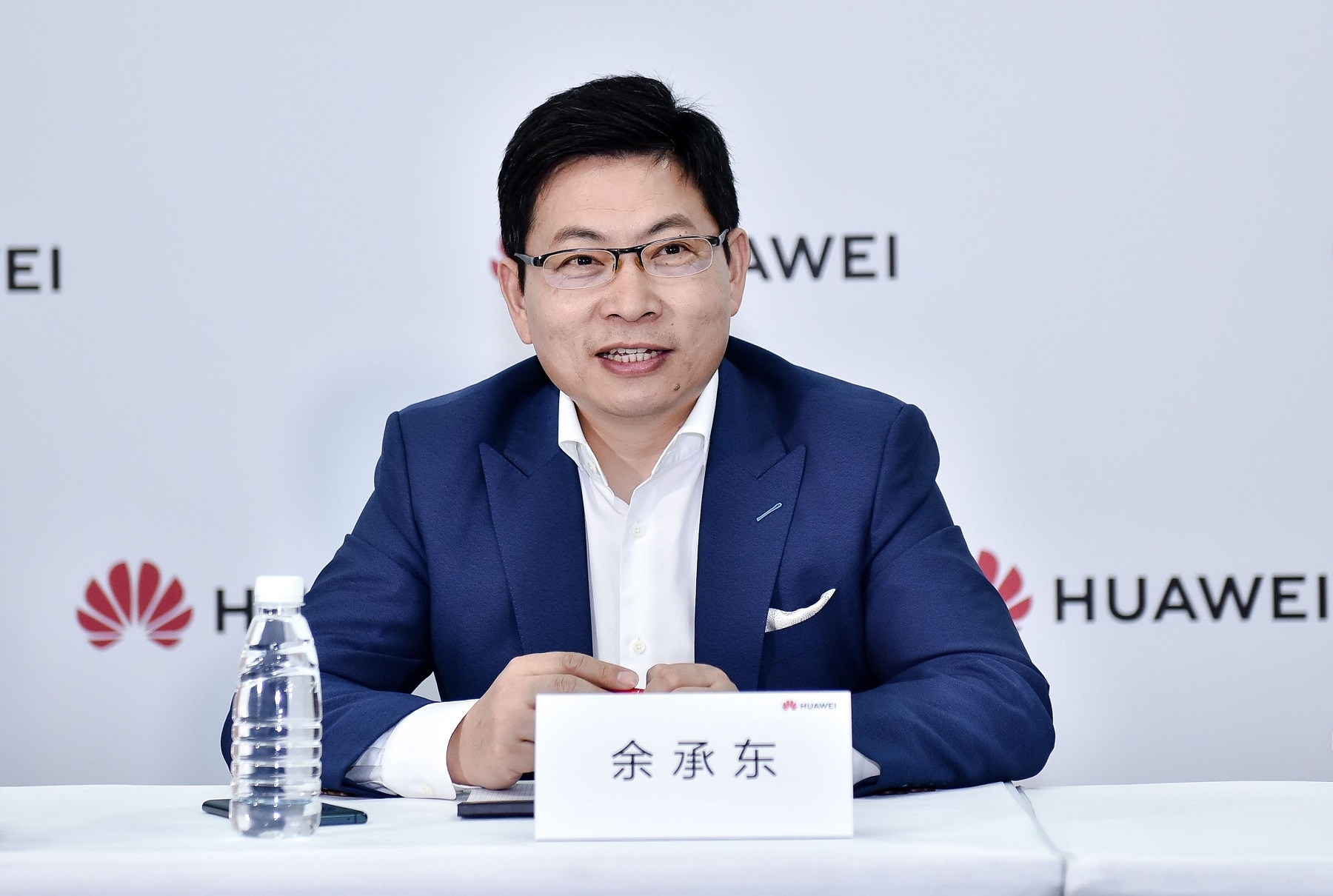 不要做低端车！余承东：华为花了30多万买得起一辆车。
