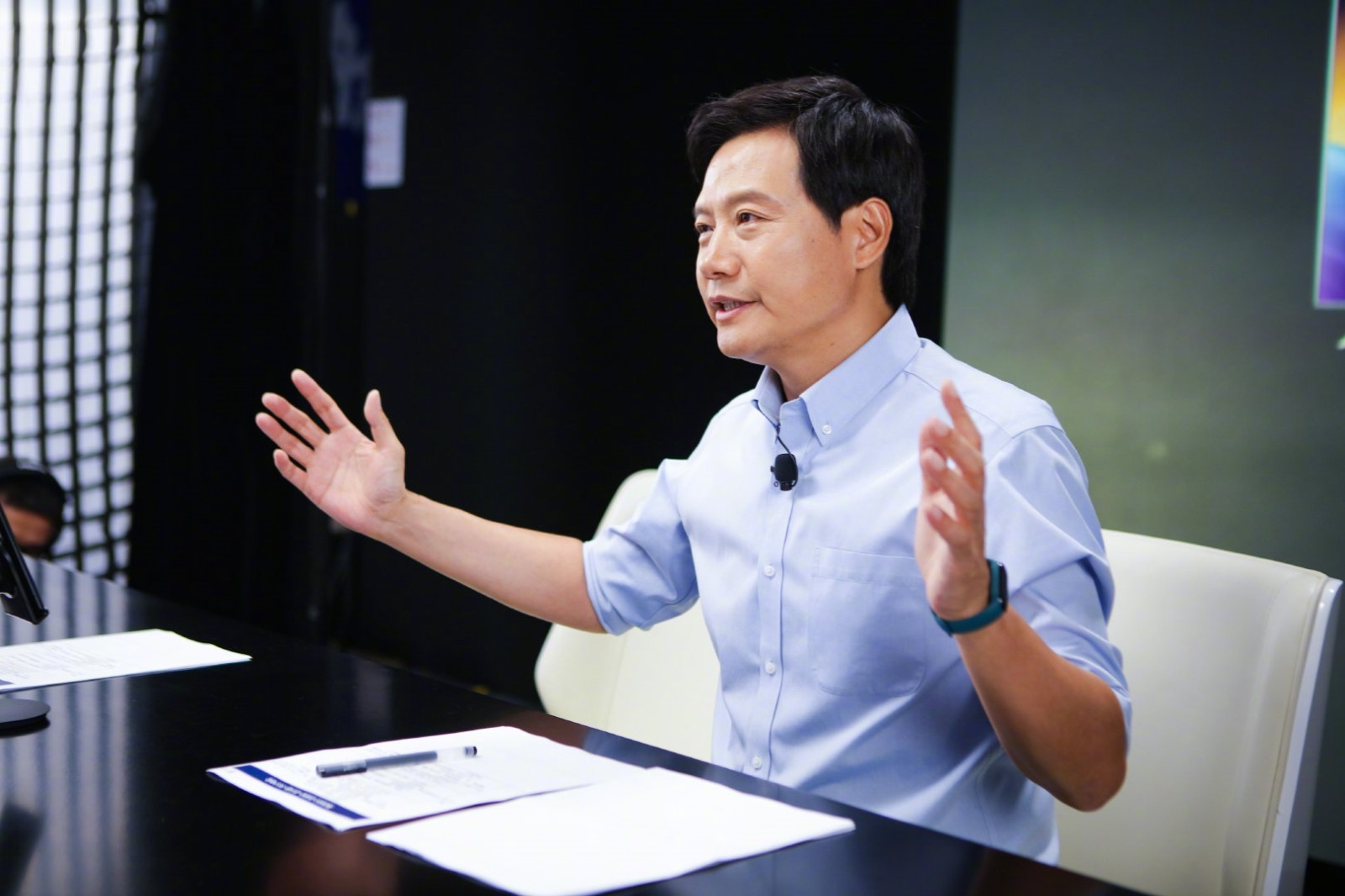 小米SU7还不够划算吗？雷军：巨亏行业不谈性价比
