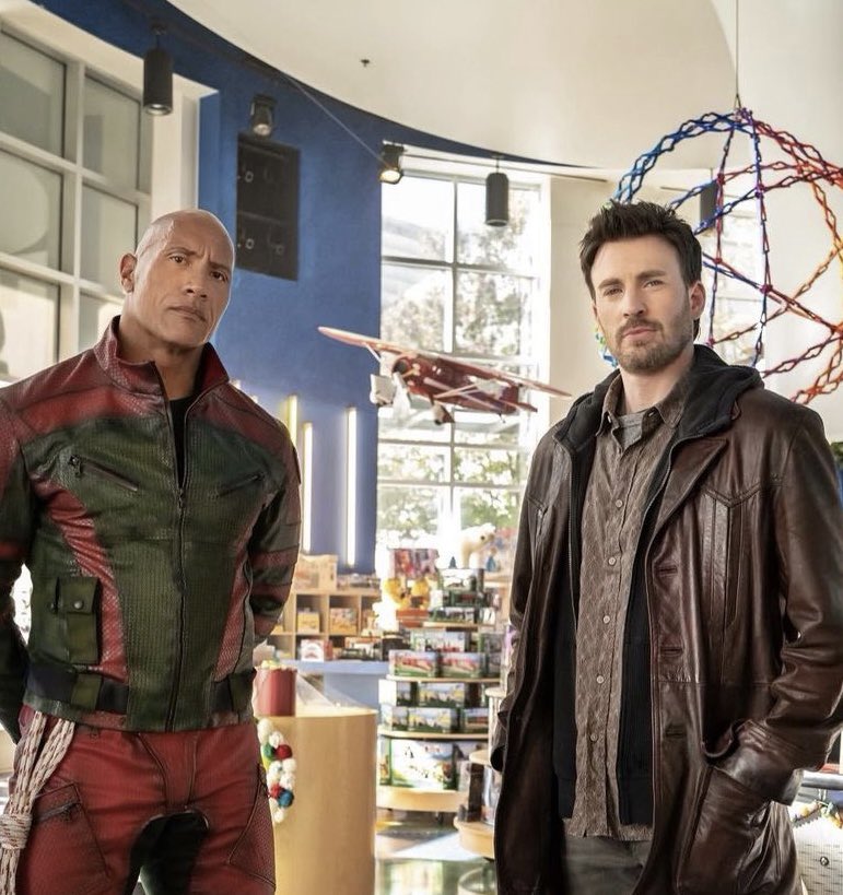 约翰逊被曝是片场的大人物，迟到了八个小时。
