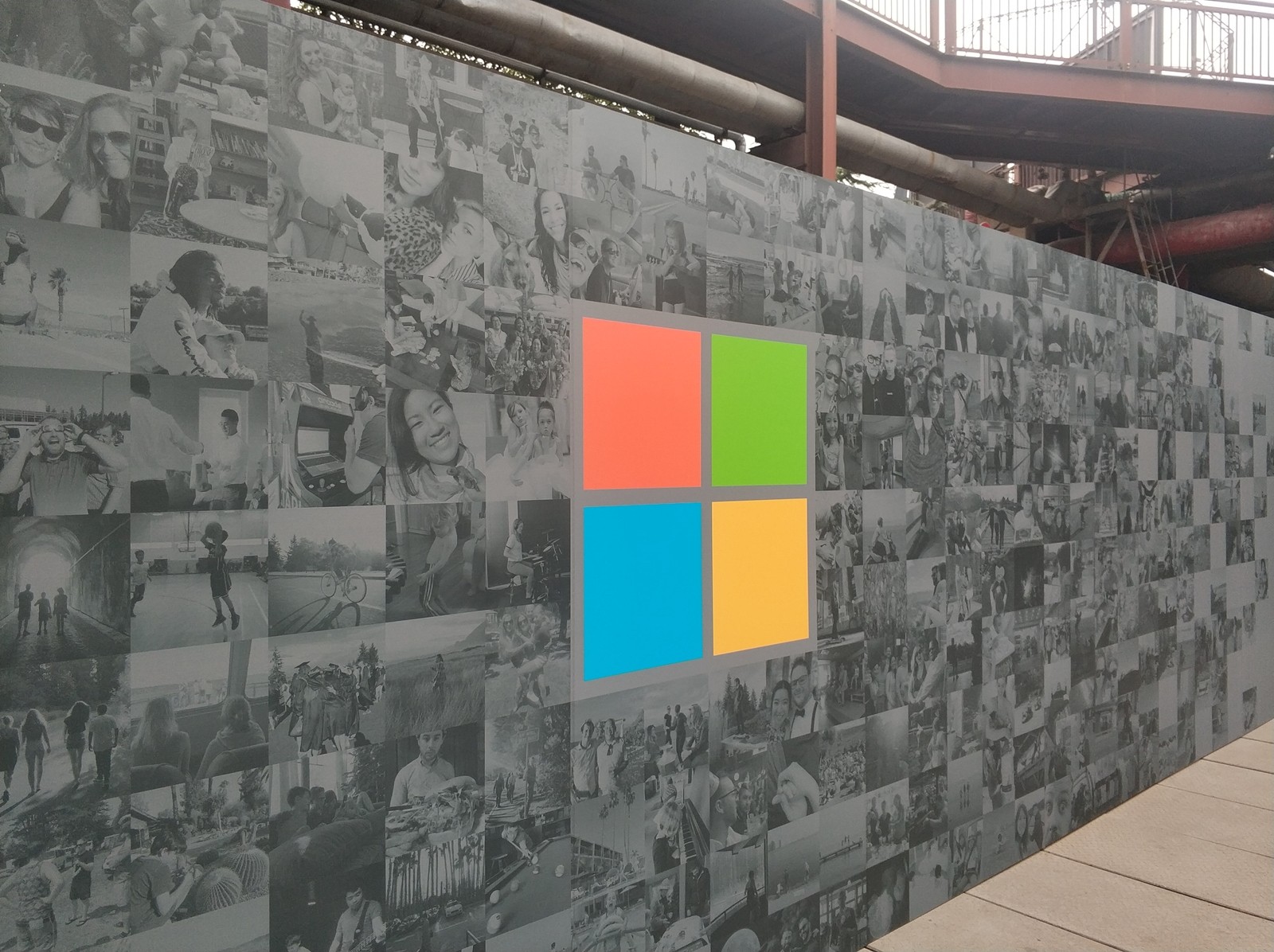 外媒批评微软太短视落入金钱眼中：Win11都是毁掉WP的广告
