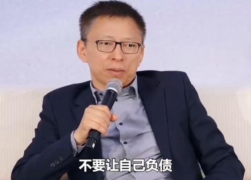 张朝阳建议年轻人不要负债：有多少钱就花多少
