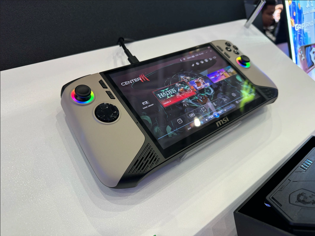 微星推出配备英特尔月湖的Claw8AI+掌上电脑
