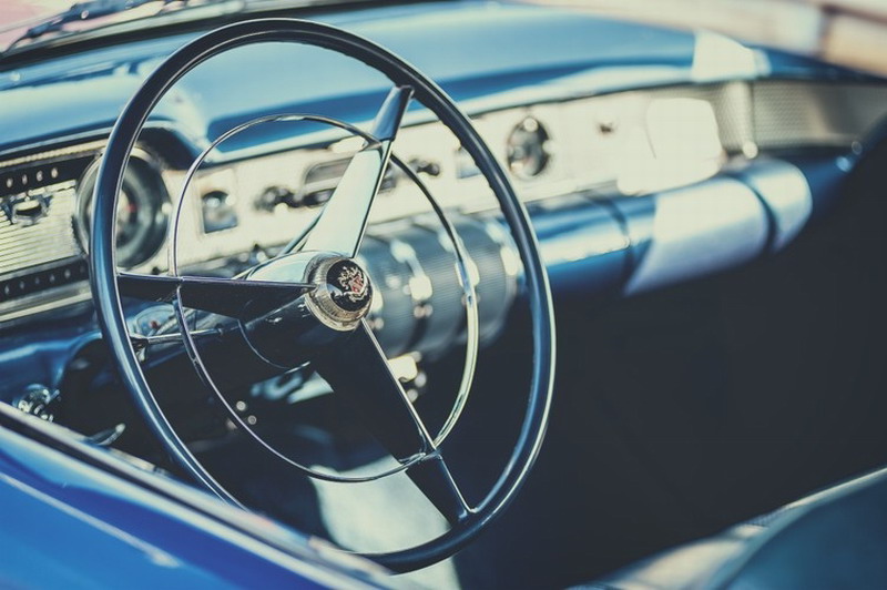 网友们争论谁抢了谁的工作！无人驾驶/人类网约车的成本比较
