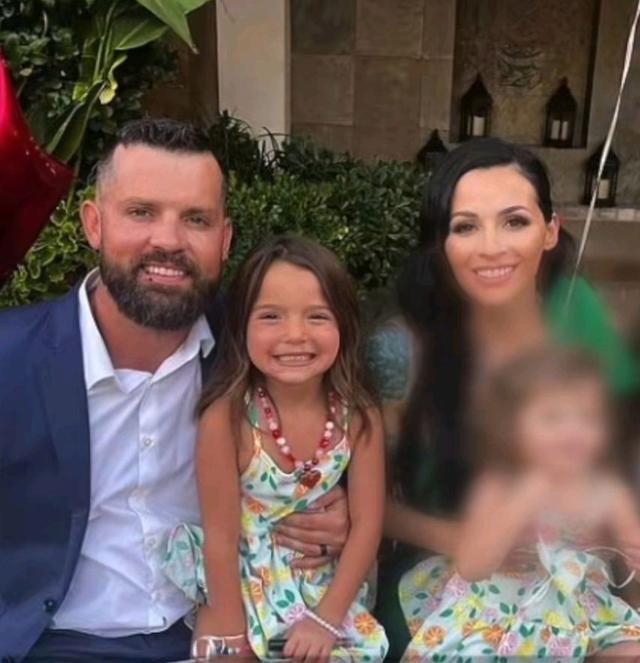 一名美国男子沉迷PS5游戏，女儿在车内中暑身亡
