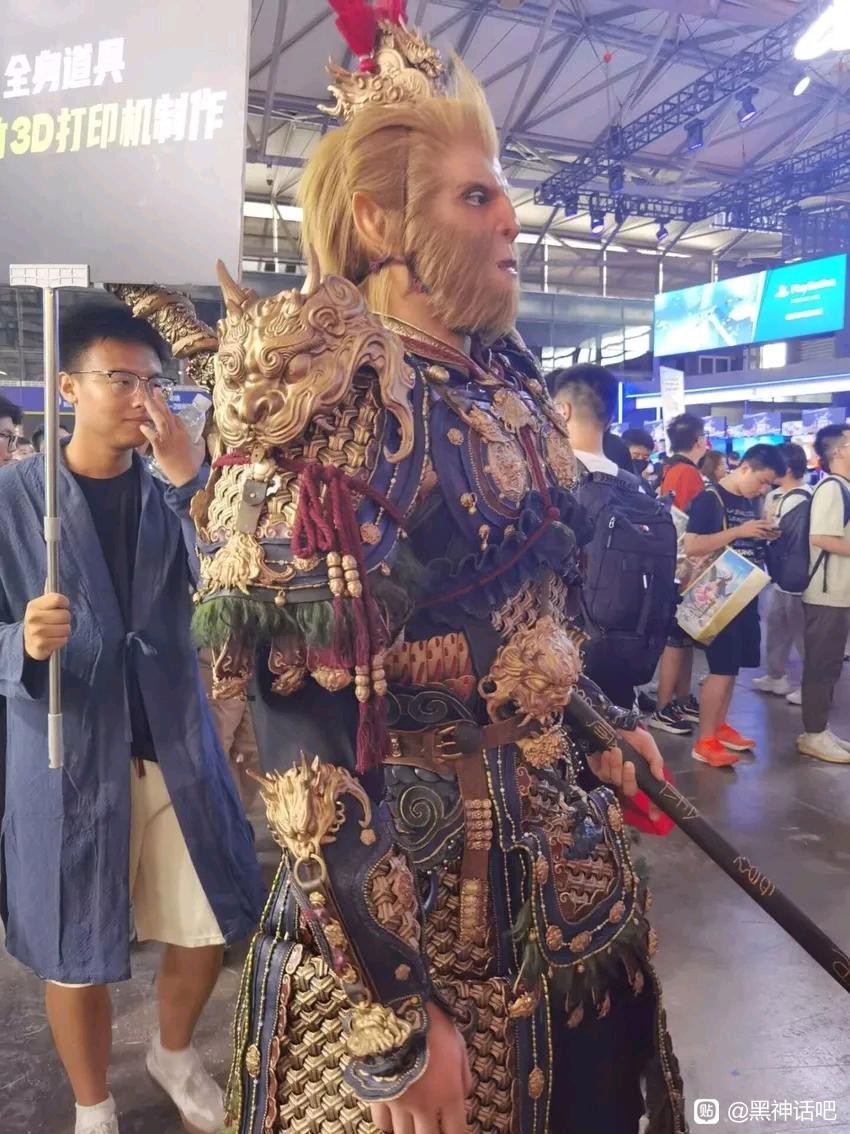 《黑神话：悟空》Destiny'sCos的妆容和服装都恢复得很好
