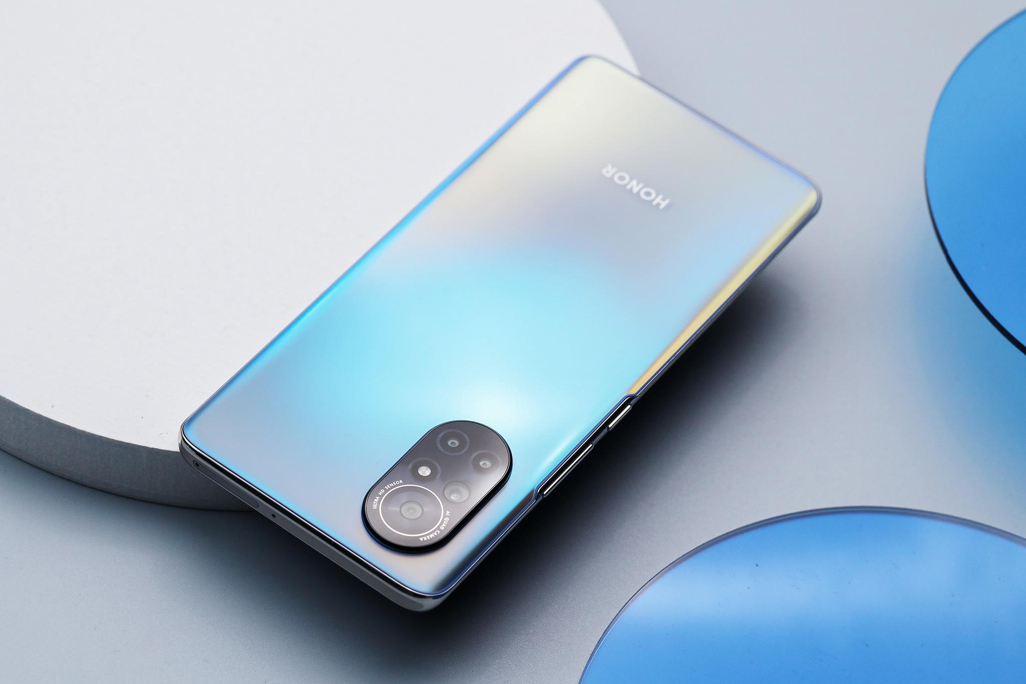 荣耀获得中国移动投资
