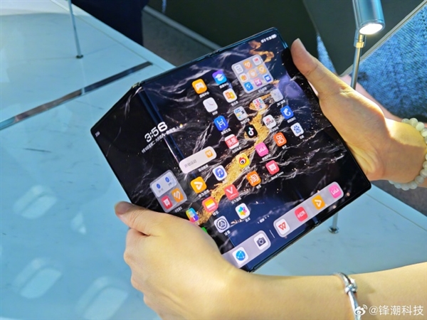 MateXT被狂轰至10万+！第二款三折叠屏手机也即将到来
