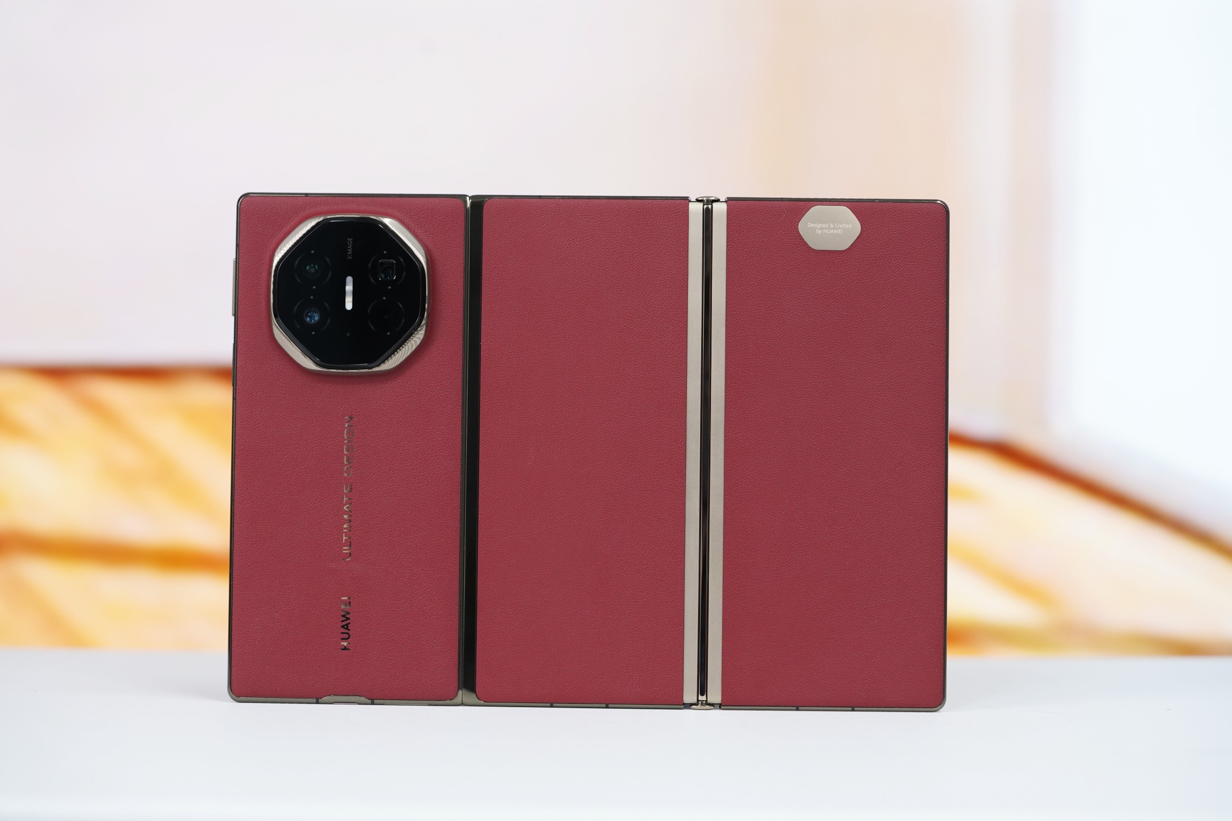 华为三倍MateXT黄牛价格雪崩：从近10万降至仅4000
