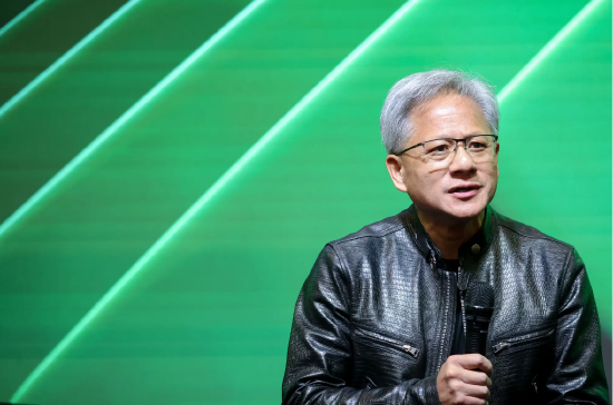 黄仁勋：人工智能在某些方面比人类强1000倍，但永远不会取代人类
