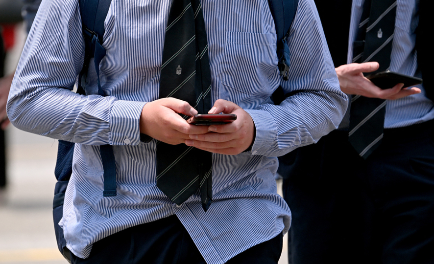 澳大利亚议会通过禁止16岁以下年轻人使用社交媒体的提案，但将PSN排除在外
