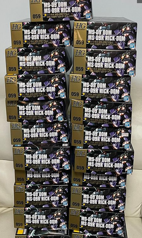 球员堆放钢制普拉盒，被指是黄牛党拿出成品以光速掌掴
