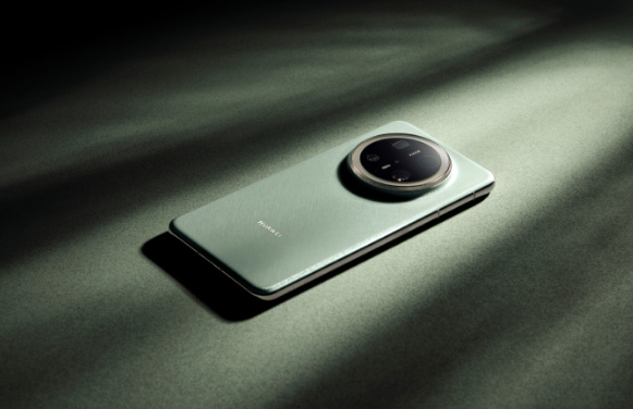 华为首次宣布Mate70预订数量必须登记，防止黄牛
