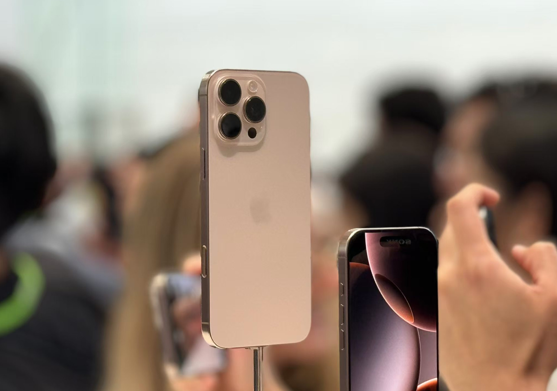 锻造钢铁需要自己坚强！荣耀首席执行官回应iPhone降价影响
