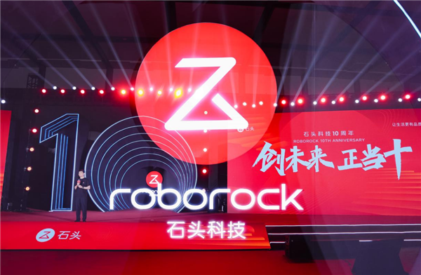 StoneTechnology推出SarosZ70扫地机器人支持清除障碍物
