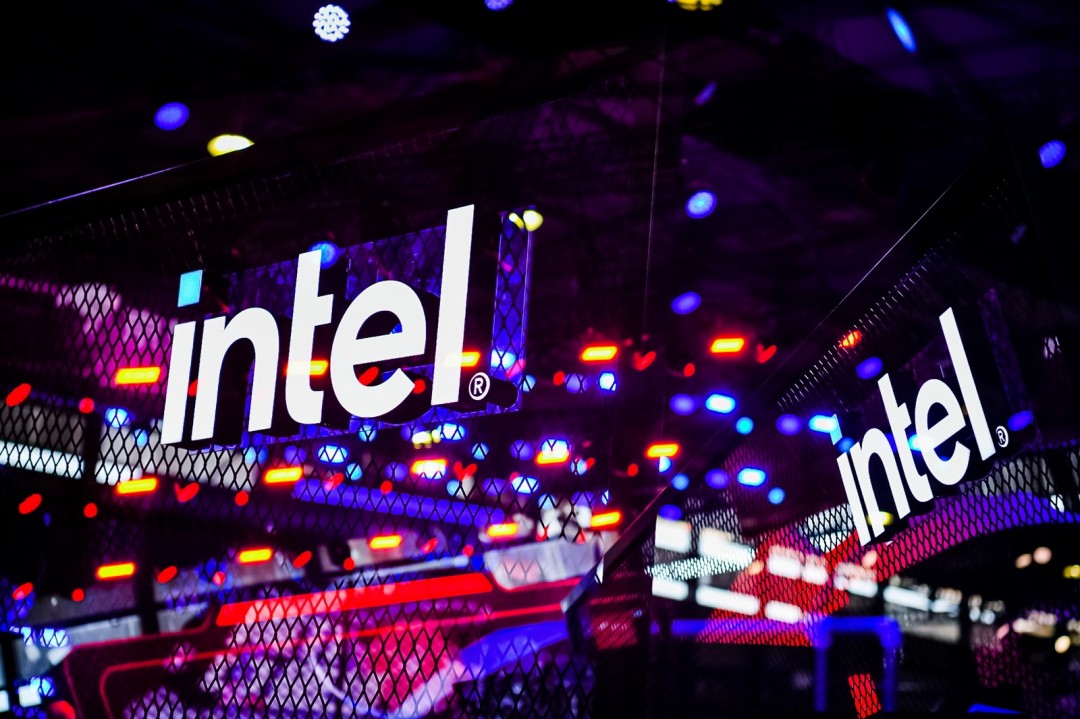 揭露马斯克想收购整个英特尔！公司股价飙升近10%
