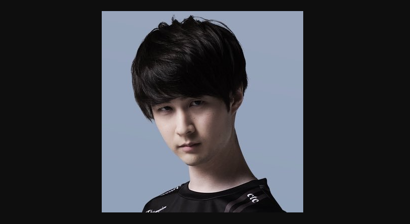 《街霸6》职业玩家诺曼也爱奇怪狩猎，新片捏他的脸看起来像他自己
