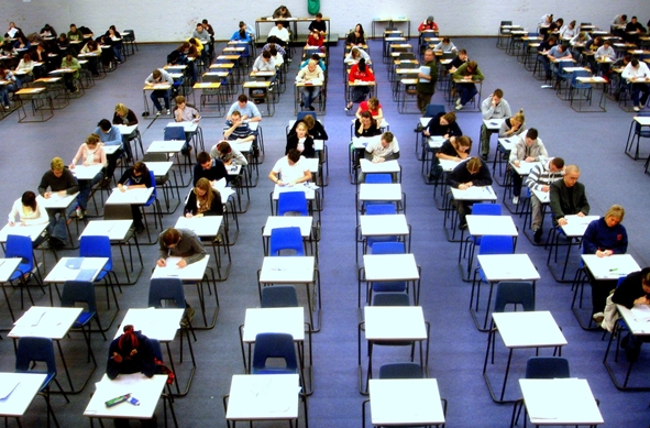 专家建议尽快实施12年义务教育高中入学考试没有意义
