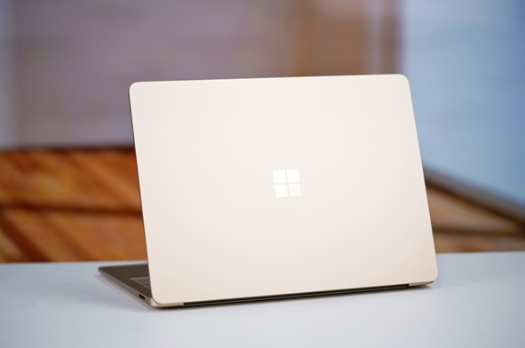 亚马逊警告微软SurfaceLaptop7退货率高
