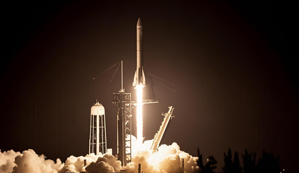 SpaceX首次绕地球两极载人飞行
