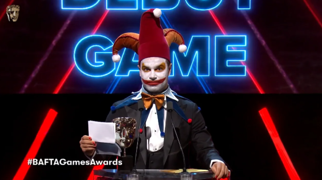 《小丑牌》获英国游戏学院奖小丑造型师领奖引发热议
