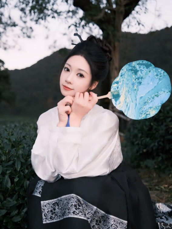 空了600万粉丝！吴柳芳解封开通直播，最多在线人数2万人
