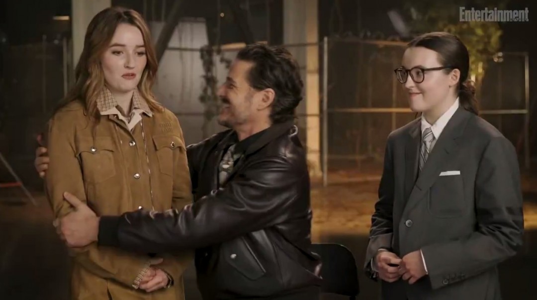 台下的关系很融洽！《最后的生还者》乔尔·演员安慰并拥抱艾比·演员
