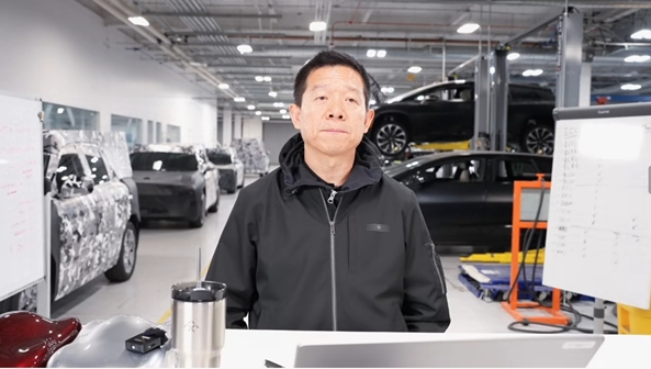 贾跃亭自信地表示正在推动中国新能源汽车弯道超车
