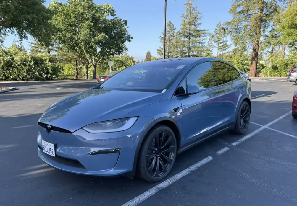 新款特斯拉ModelX曝光：仍使用方向盘转向信号+屏幕变速
