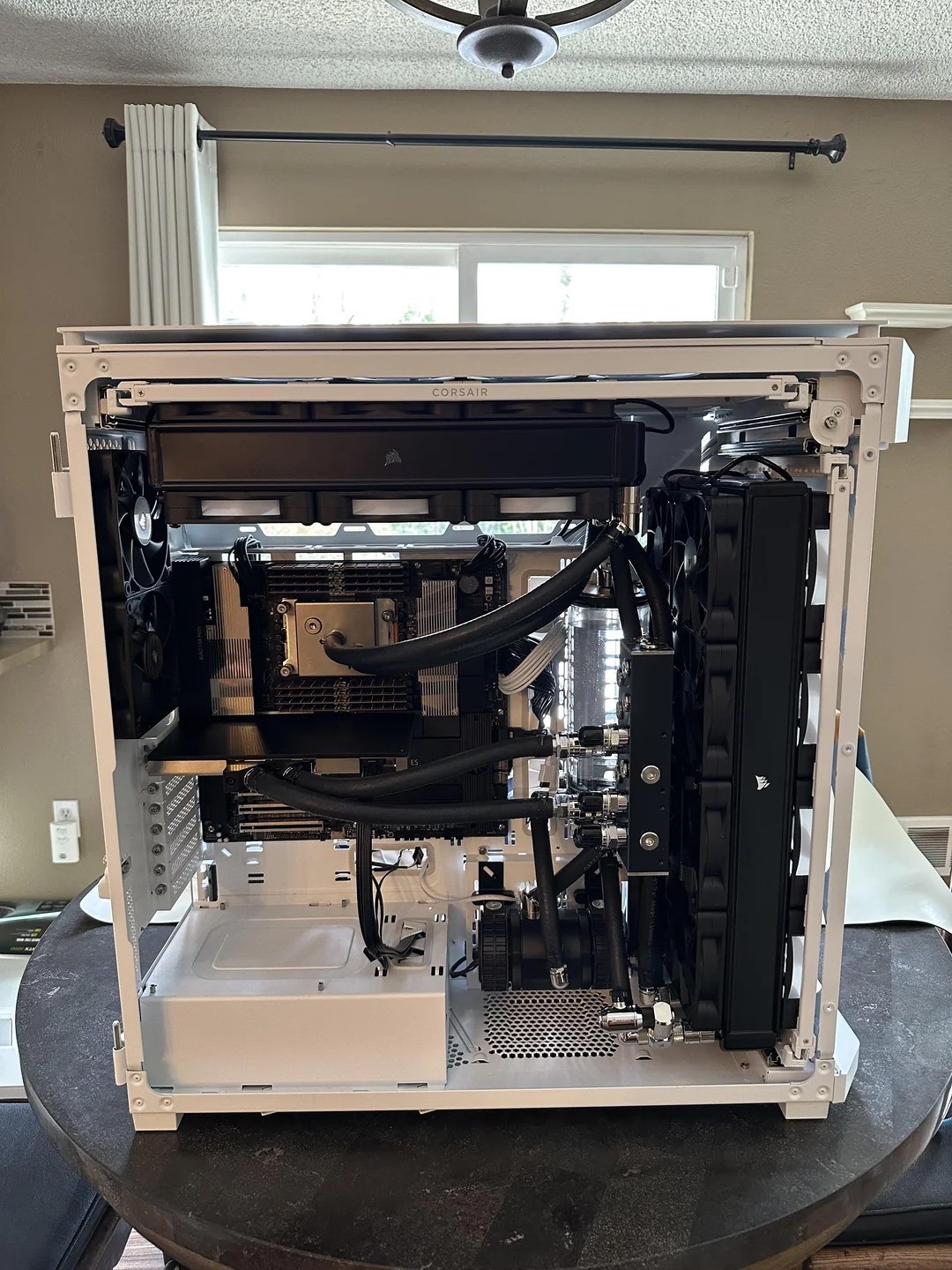 14万台顶级电脑遇到奇怪的Bug无法打开，业主们迫切地发帖寻求帮助。
