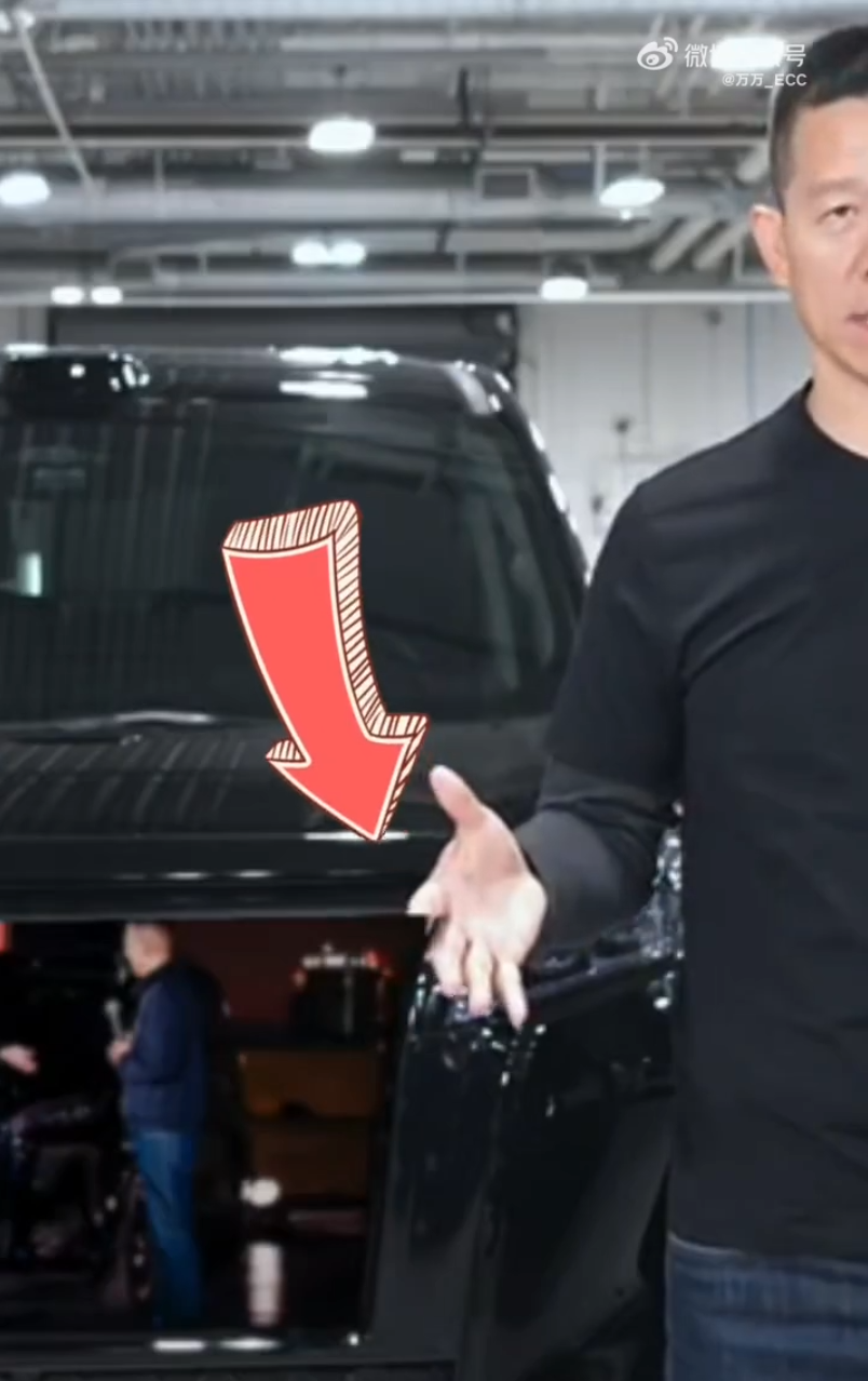 贾跃亭新车发布会视频曝光。车头有P的网友：多傻
